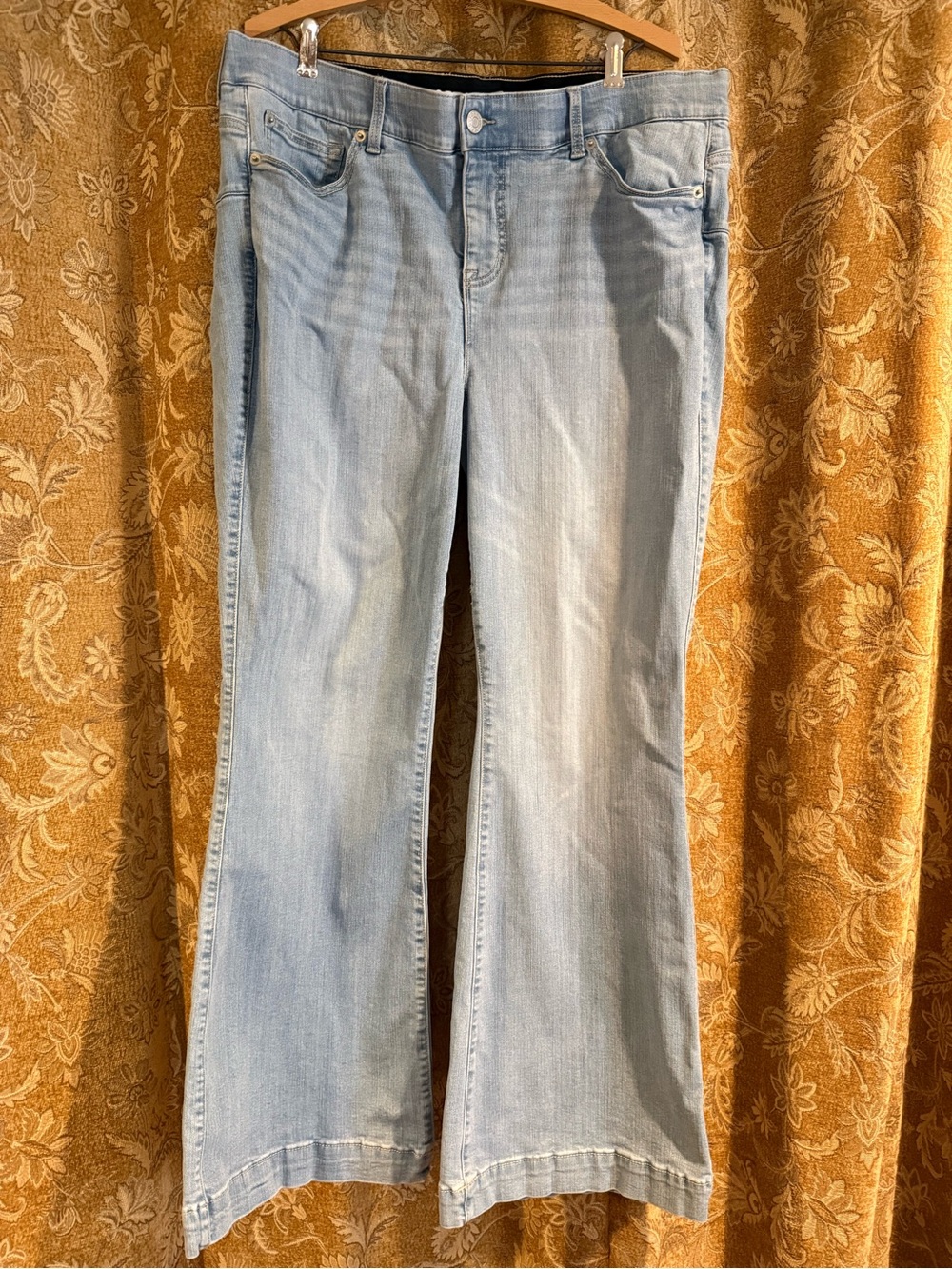 Torrid Bombshell Flare Light Wash Women’s Jeans - size 20 tall